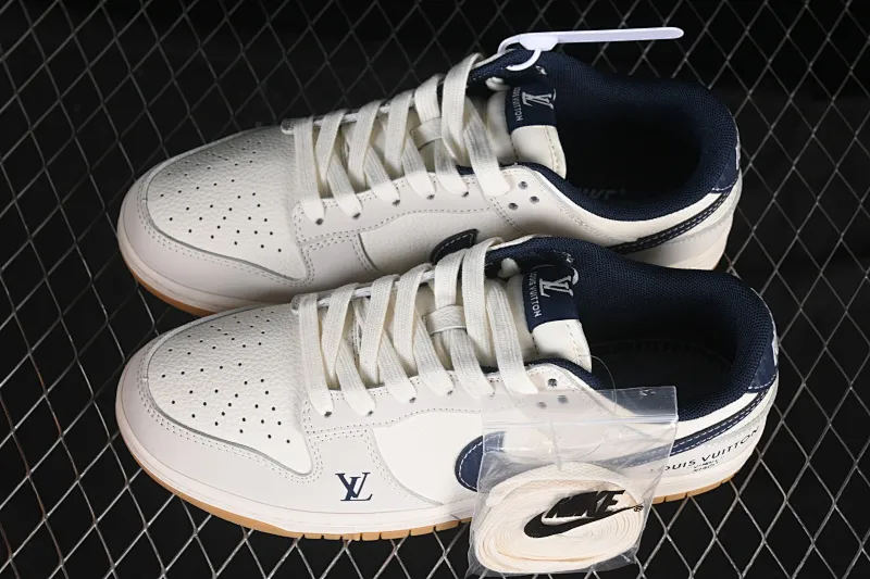 All categories Nk SB Dunk Series Nk SB Dunk Low High-end customized low-top sneakers Nike SB Dunk Low LV co-branded Milan raw rubber sole Anniversary high-end customized low-top casual sneakers UP1628-002